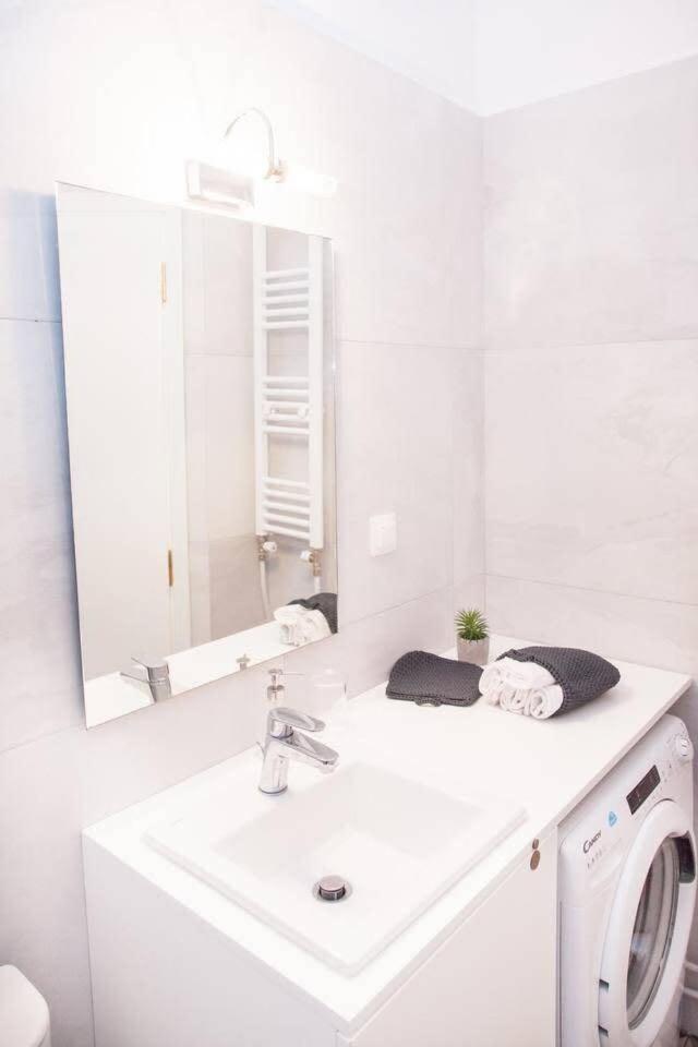 Fully Renovated, Modern Beauty In Central Athens! Buitenkant foto